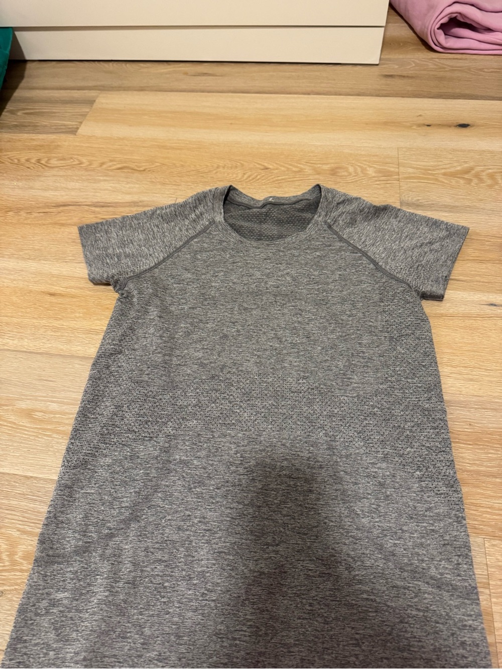lululemon athletica Heathered Gray Short Sleeve Tee